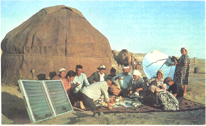 В песках средней Азии и в горах где нет электричества воду получают из гелиоопреснителей