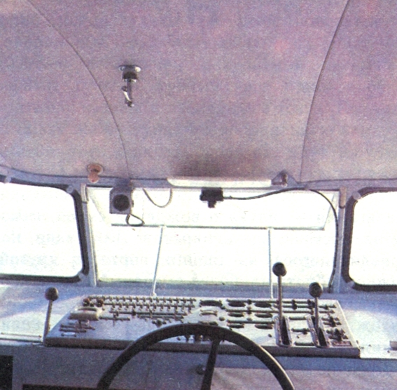 Рубка речного судна с навигационными приборами