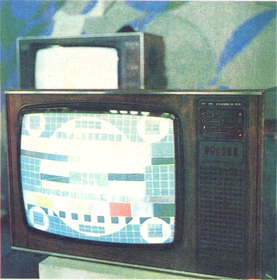 Цветной телевизор на ЭЛТ