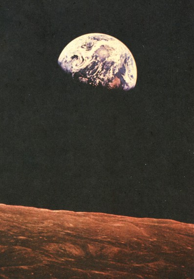 Снимок Луны и Земли, переданный с борта советской автоматической станции "Зонд-7".