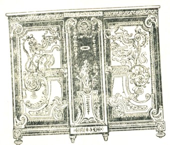 Рис 11 Шкафчик с двумя дверцами и бронзовыми золочеными накладками. Работа Буля